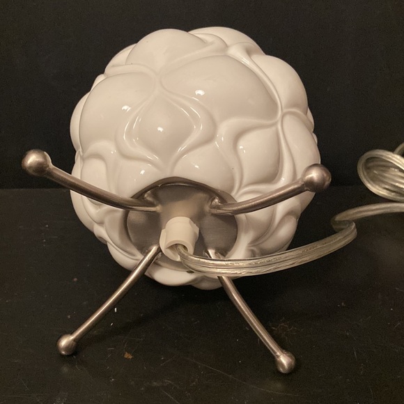 Small Art Deco Bulbous White Ceramic Shade Desk Lamp Cross Metal Base - Picture 4 of 8